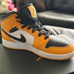 Air Jordan 1 MID (GS)